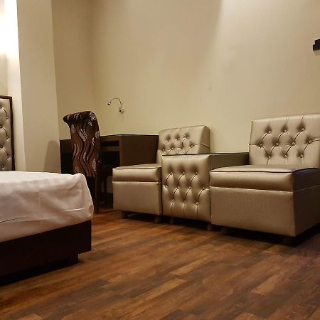 Khayyam Hotel ファイサラーバード エクステリア 写真