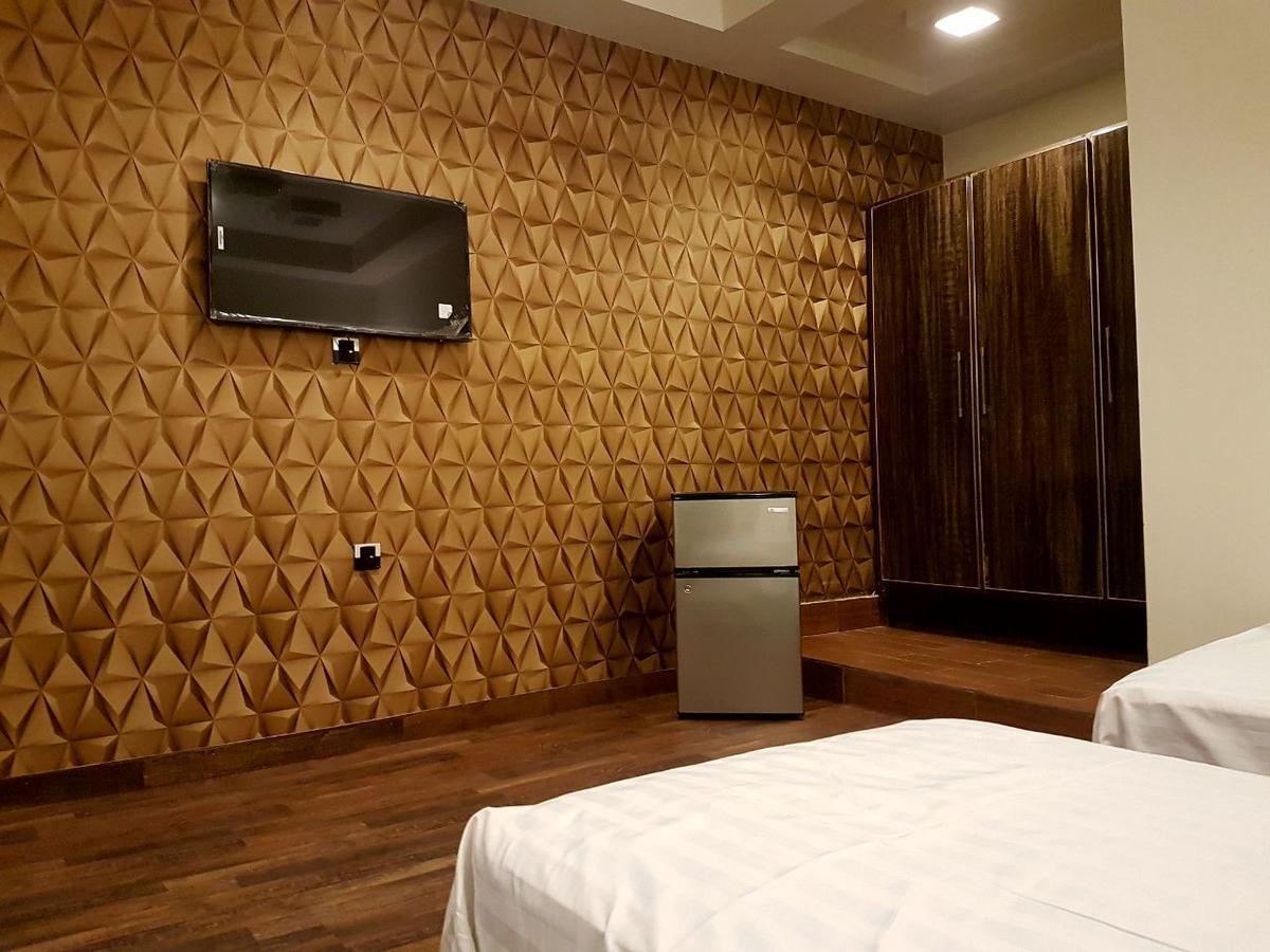 Khayyam Hotel ファイサラーバード エクステリア 写真